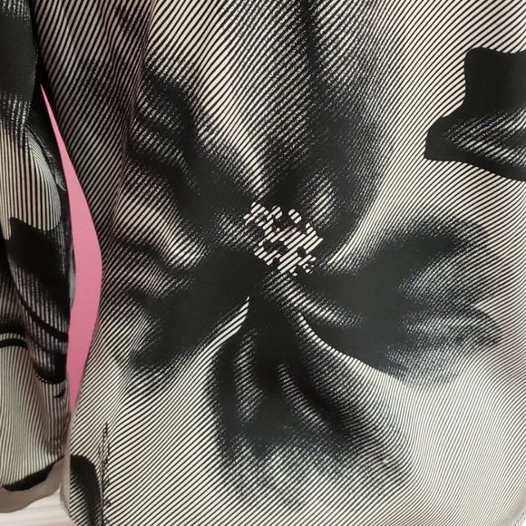 NWOT 🖤🤍🖤Mantles B&W Print Shirt Blouse Top - Picture 9 of 10